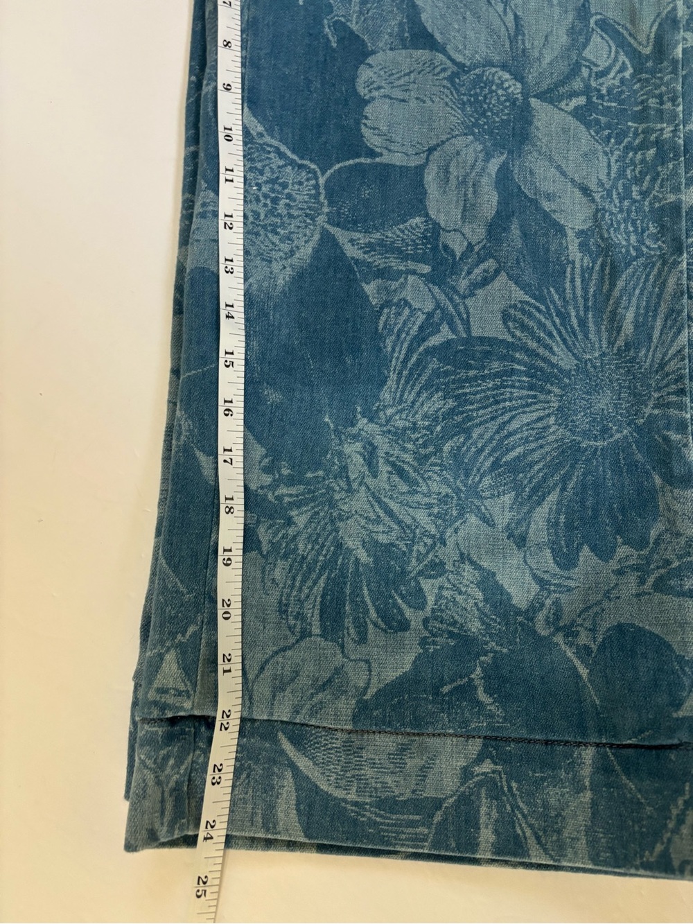 Pilcro by Anthropologie High Rise Wide Leg Floral Print Jeans Size 30 - Picture 9 of 12